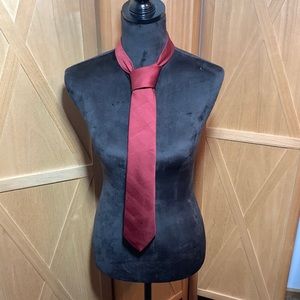 Red Bragg Tie
